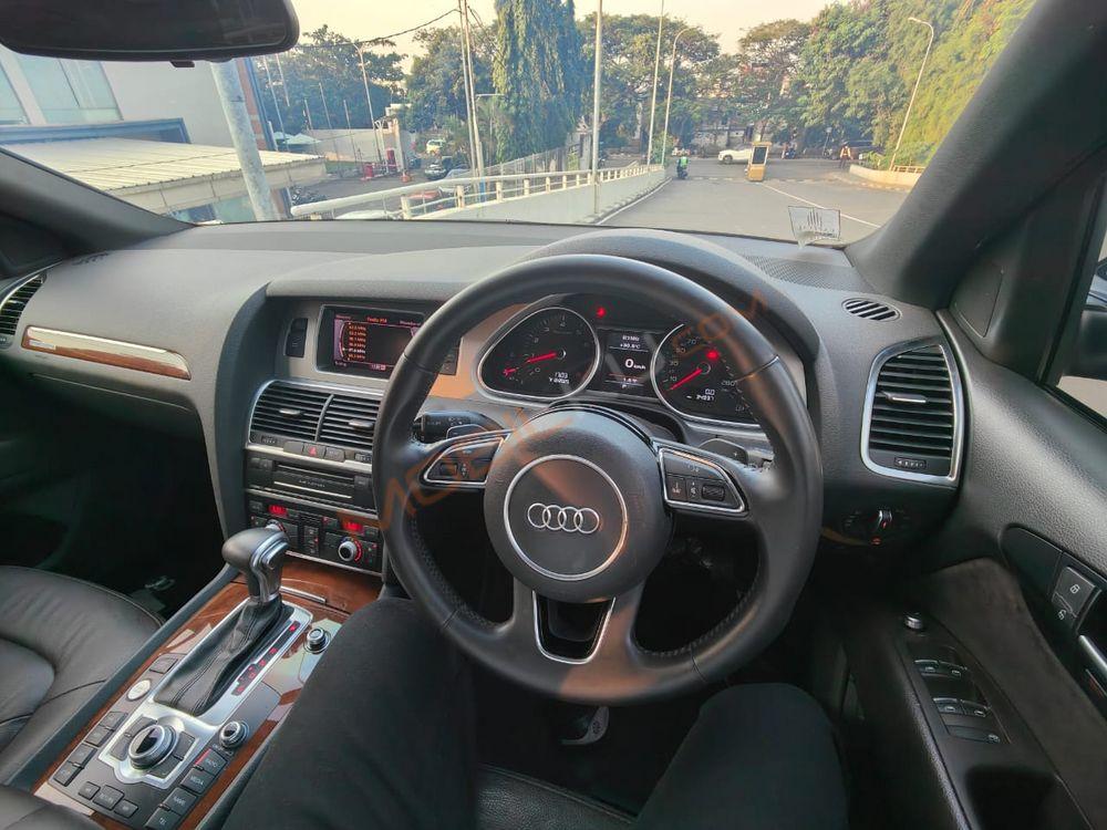 Mobil Audi Q7 2014