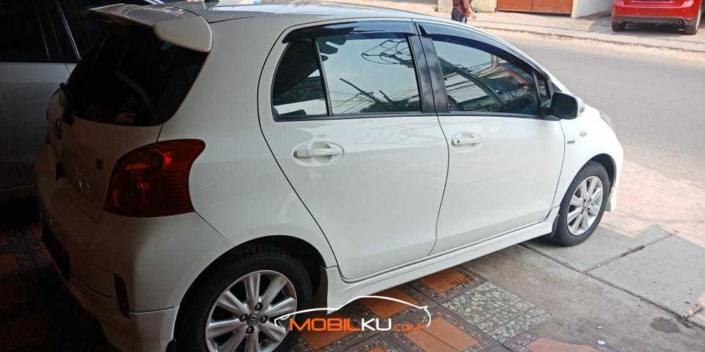 Mobil Toyota Yaris 2013