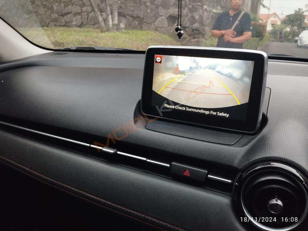 Mobil Mazda 2 Hatchback 2014