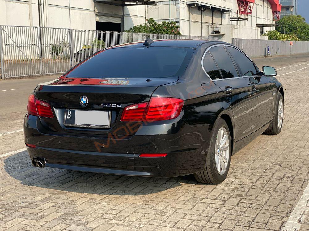 Mobil BMW 5 Series 2013