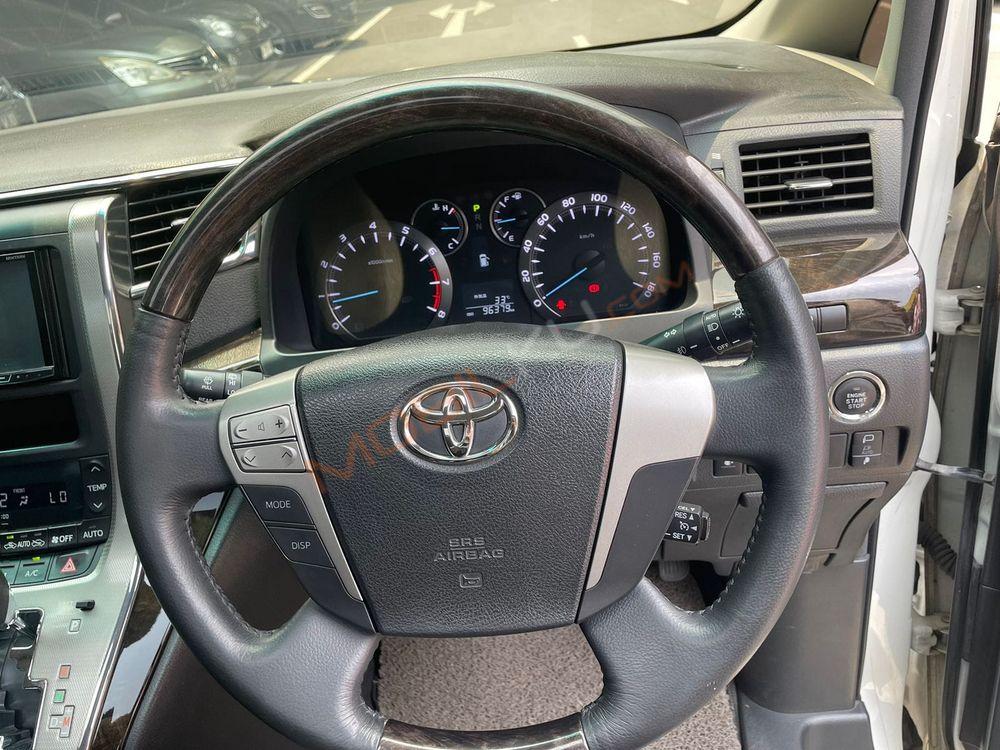 Mobil Toyota Vellfire 2014