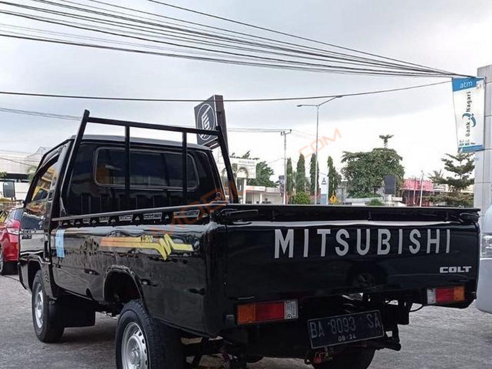 Mobil Mitsubishi L300 2019