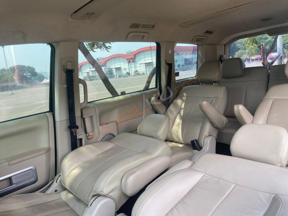 Mobil Mitsubishi Delica 2015