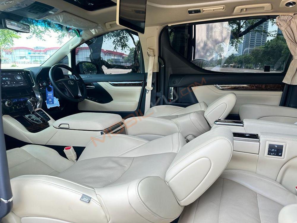 Mobil Toyota Alphard 2023