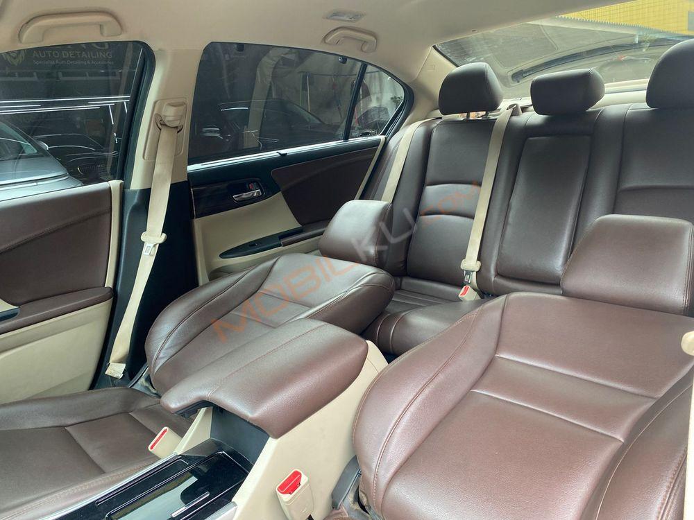 Mobil Honda Accord 2016