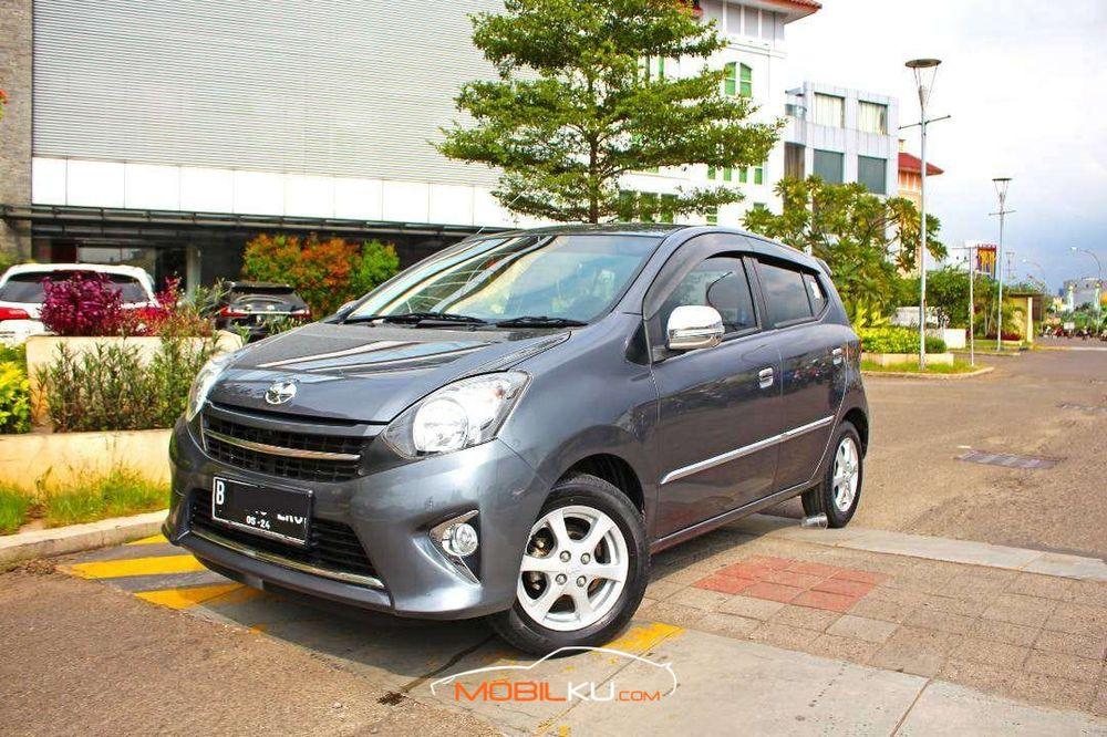 Mobil Toyota Agya 2014
