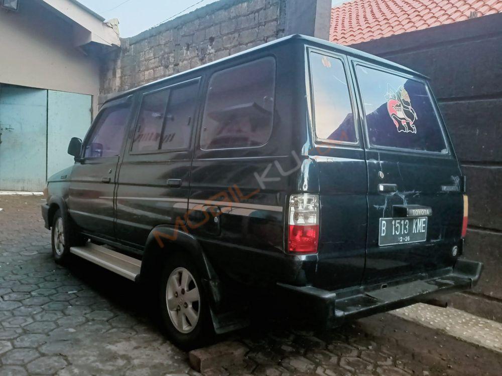 Mobil Toyota Kijang 1996