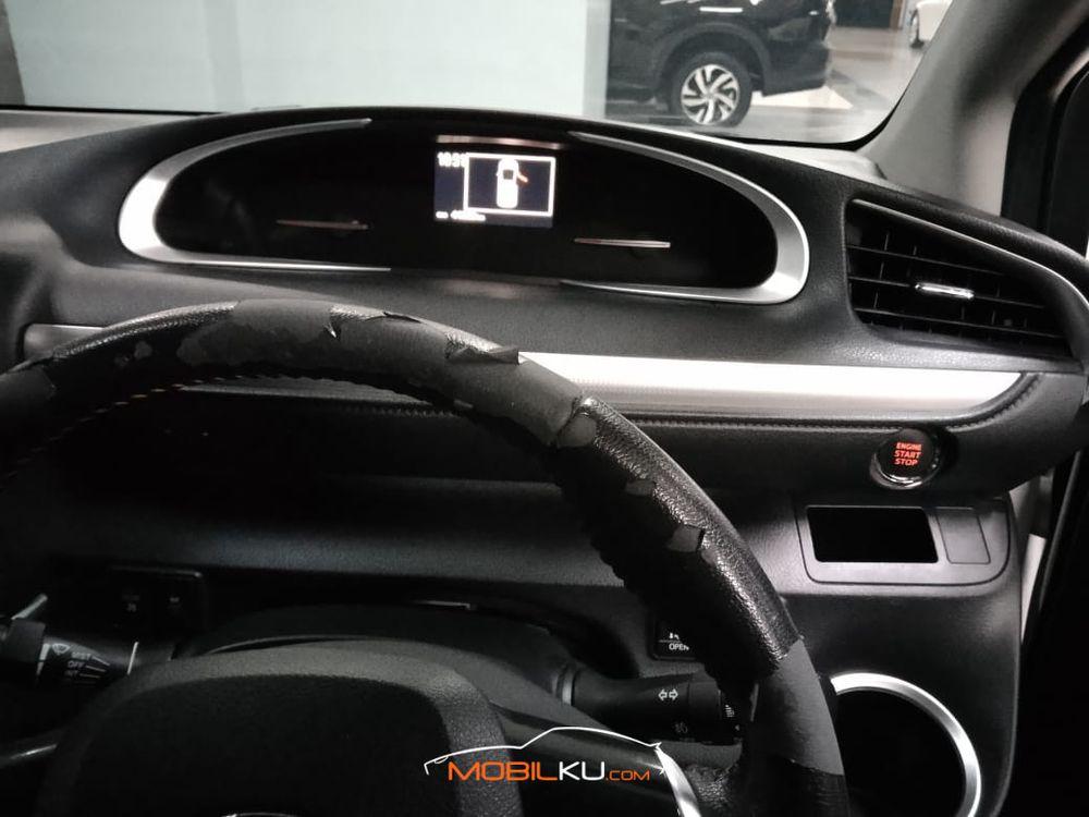 Mobil Toyota Sienta 2019