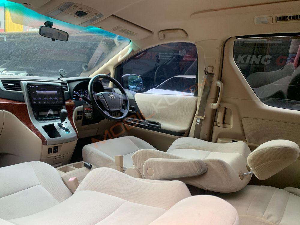Mobil Toyota Alphard 2009