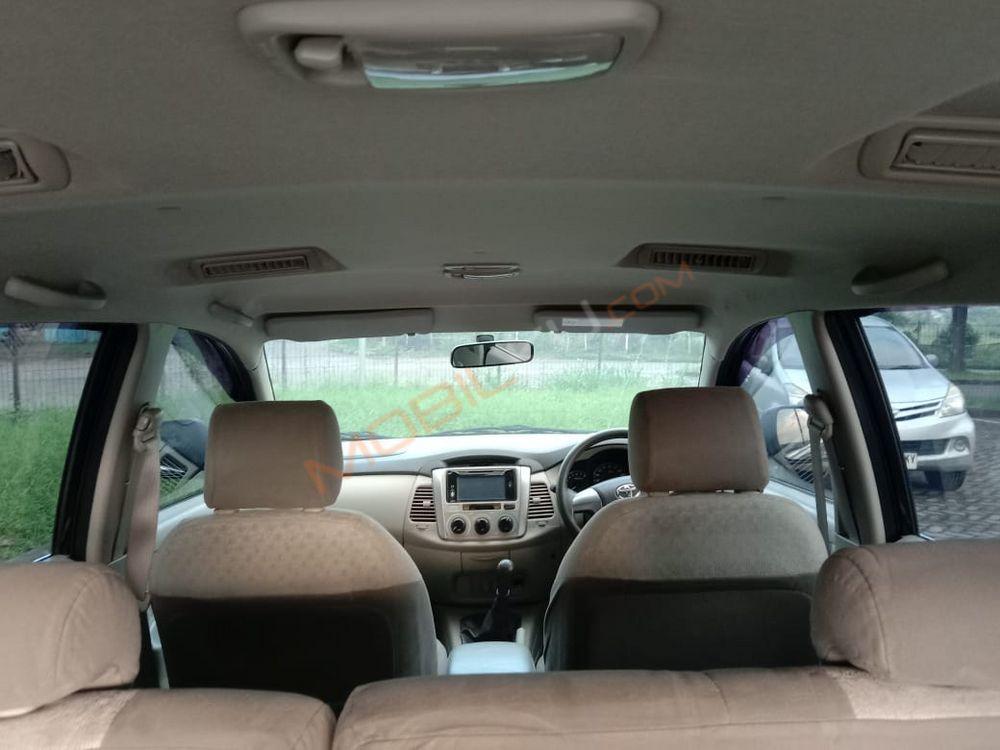 Mobil Toyota Kijang Innova 2015
