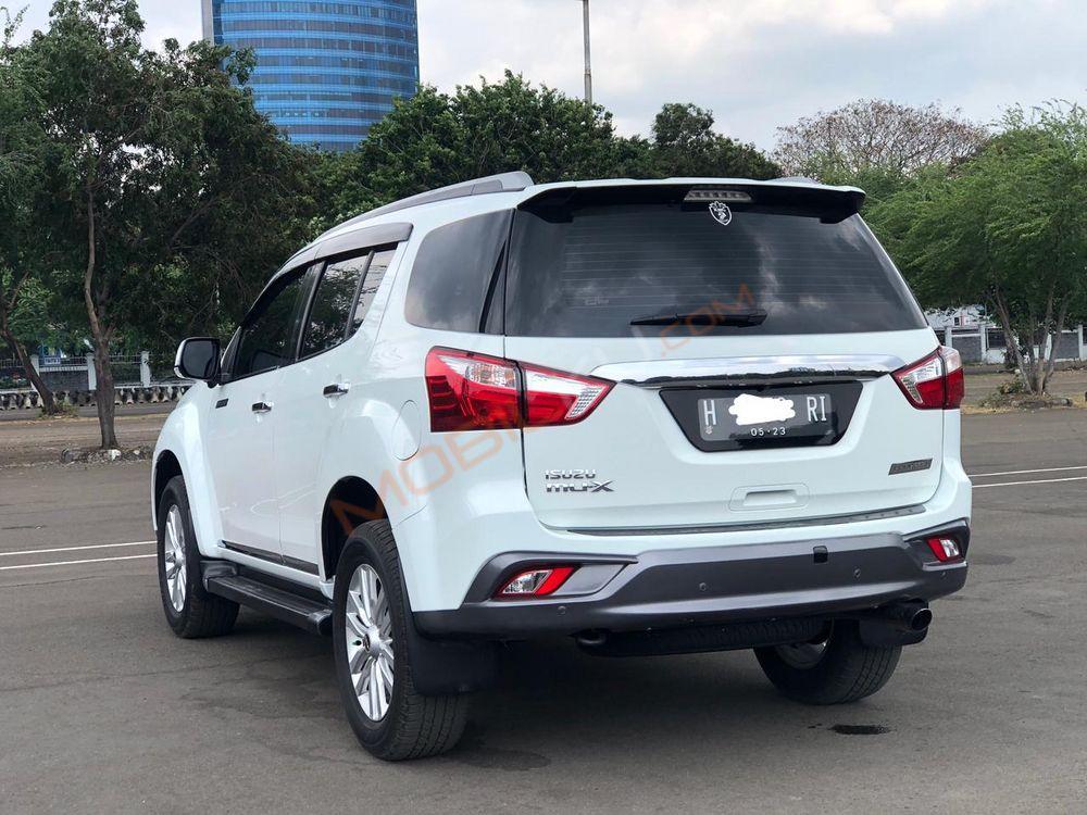 Mobil Isuzu MU-X 2017