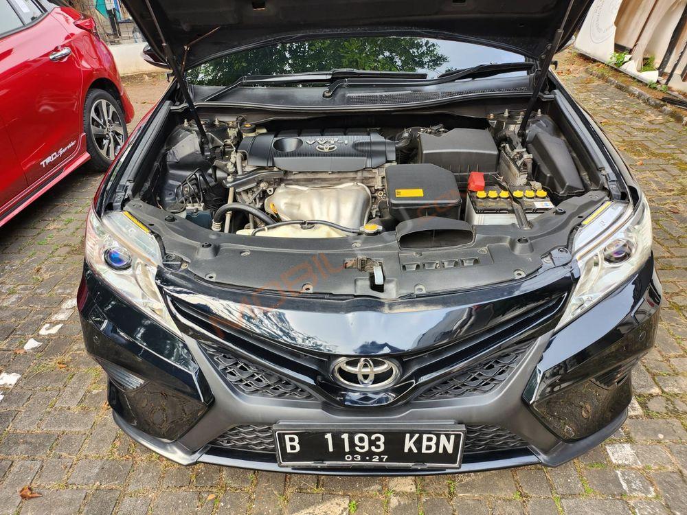 Mobil Toyota Camry 2013