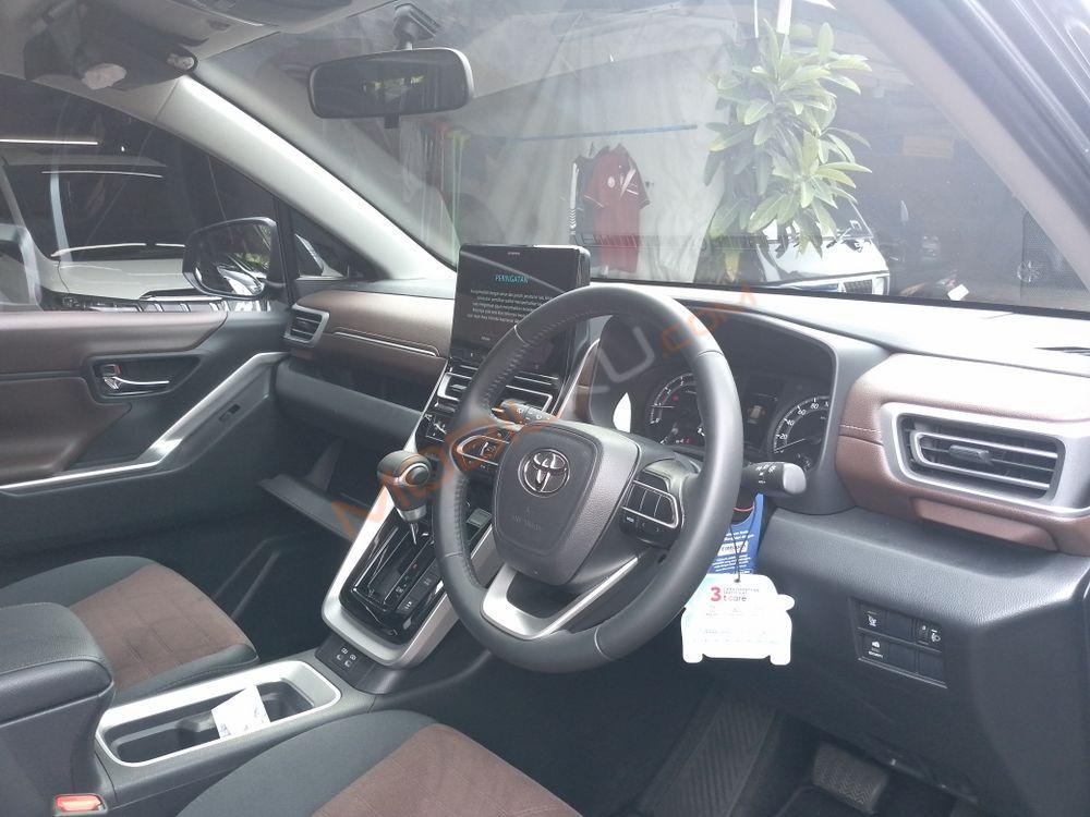 Mobil Toyota Kijang Innova Zenix 2023