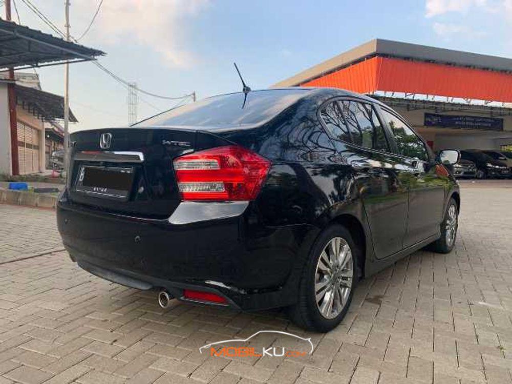 Mobil Honda City Sedan 2012