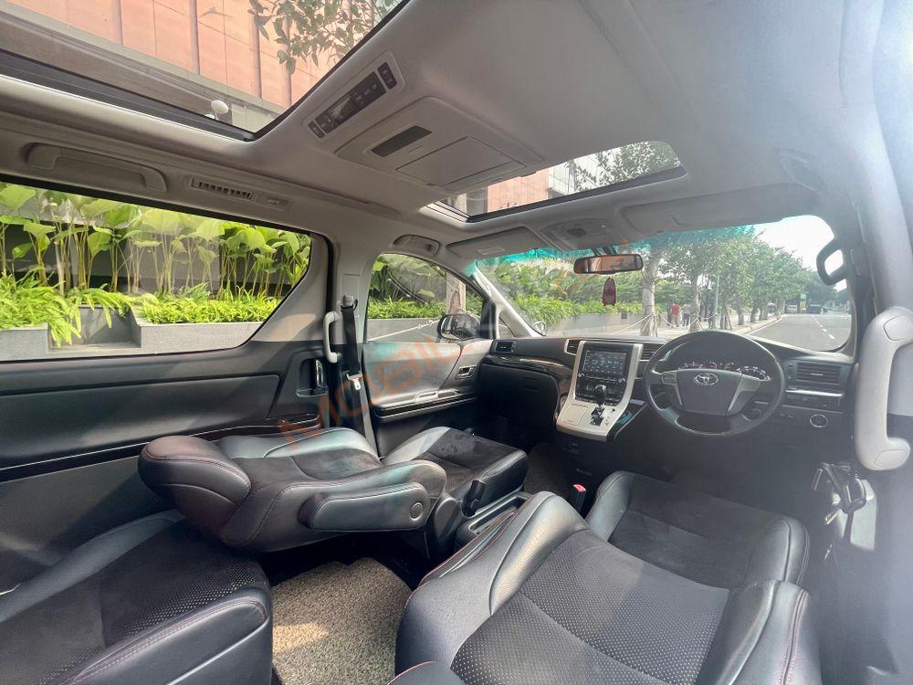 Mobil Toyota Vellfire 2015