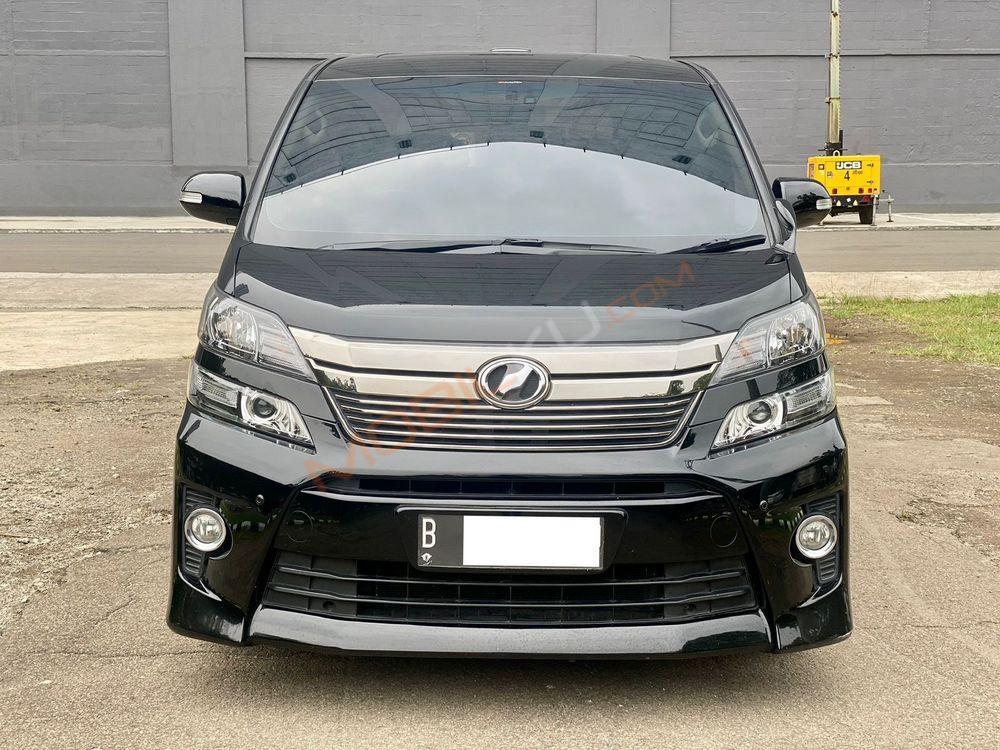 Mobil Toyota Vellfire 2014