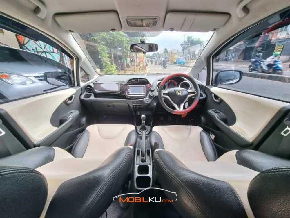 Mobil Honda Jazz 2009