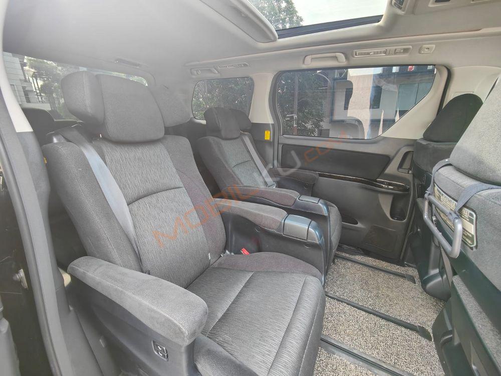 Mobil Toyota Alphard 2014