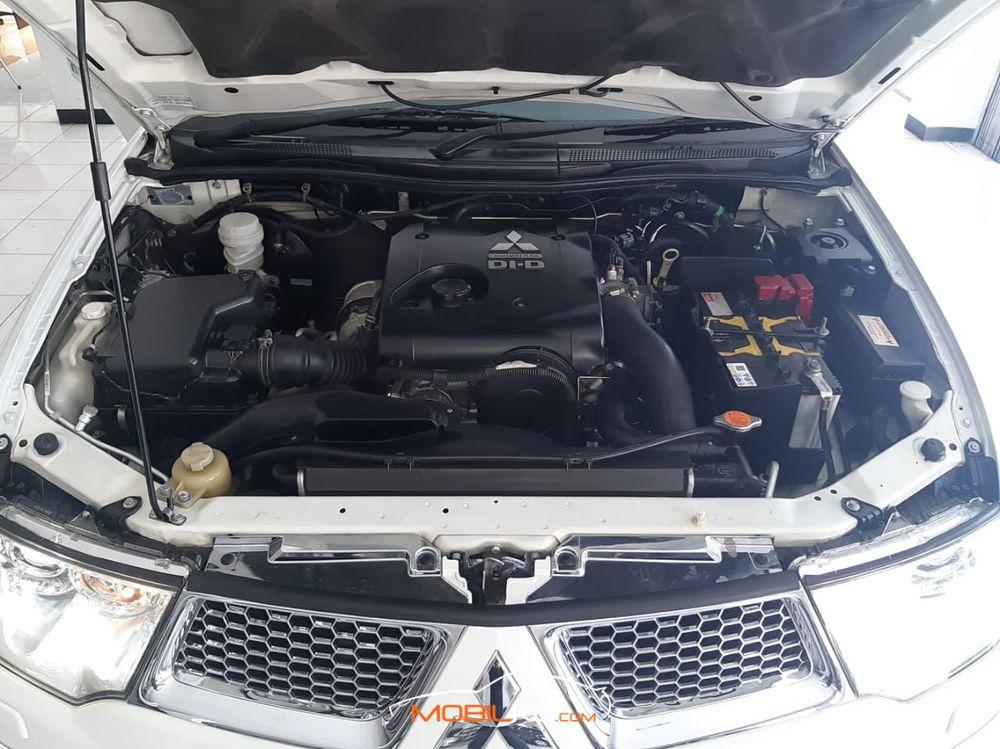 Mobil Mitsubishi Pajero Sport 2013