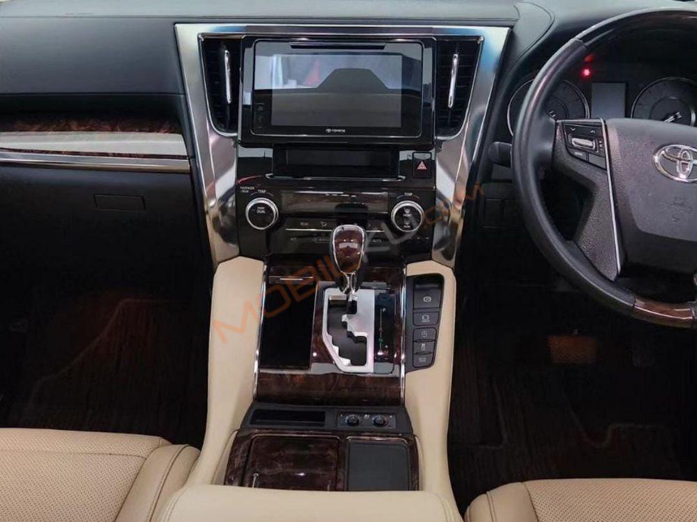 Mobil Toyota Alphard 2019