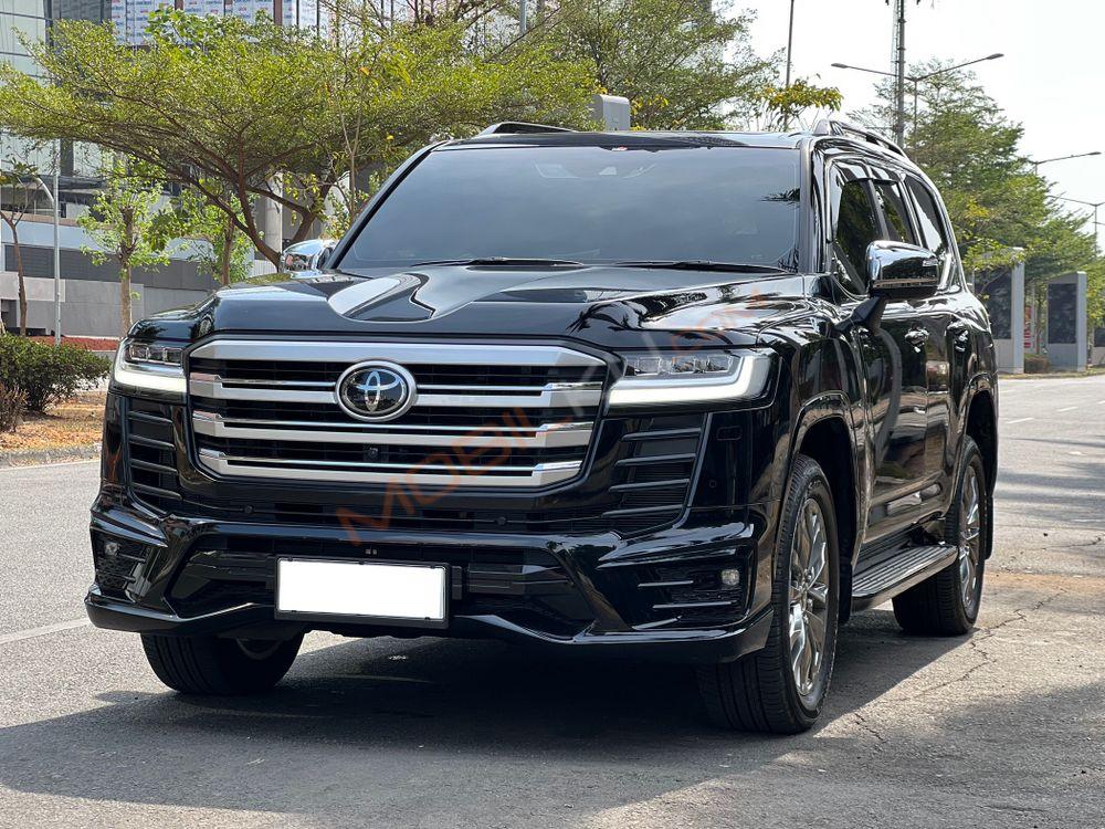 Mobil Toyota Land Cruiser 2023