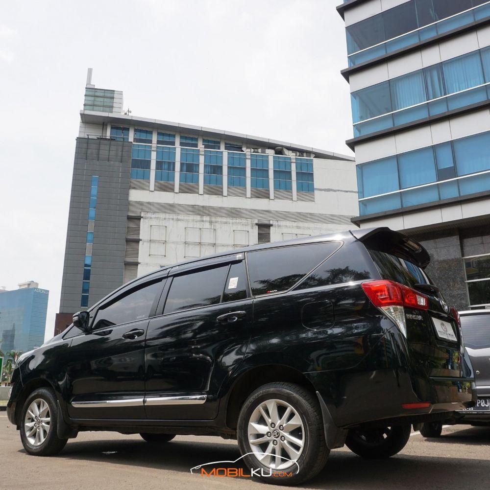 Mobil Toyota Kijang Innova 2019