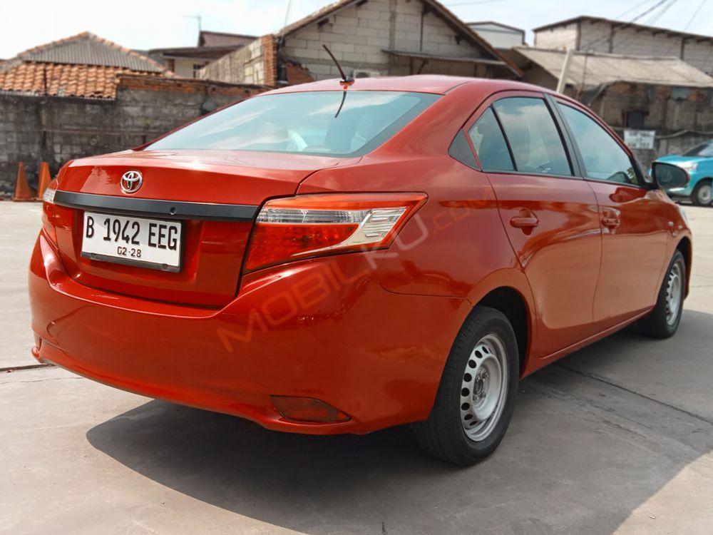 Mobil Toyota Limo 2014