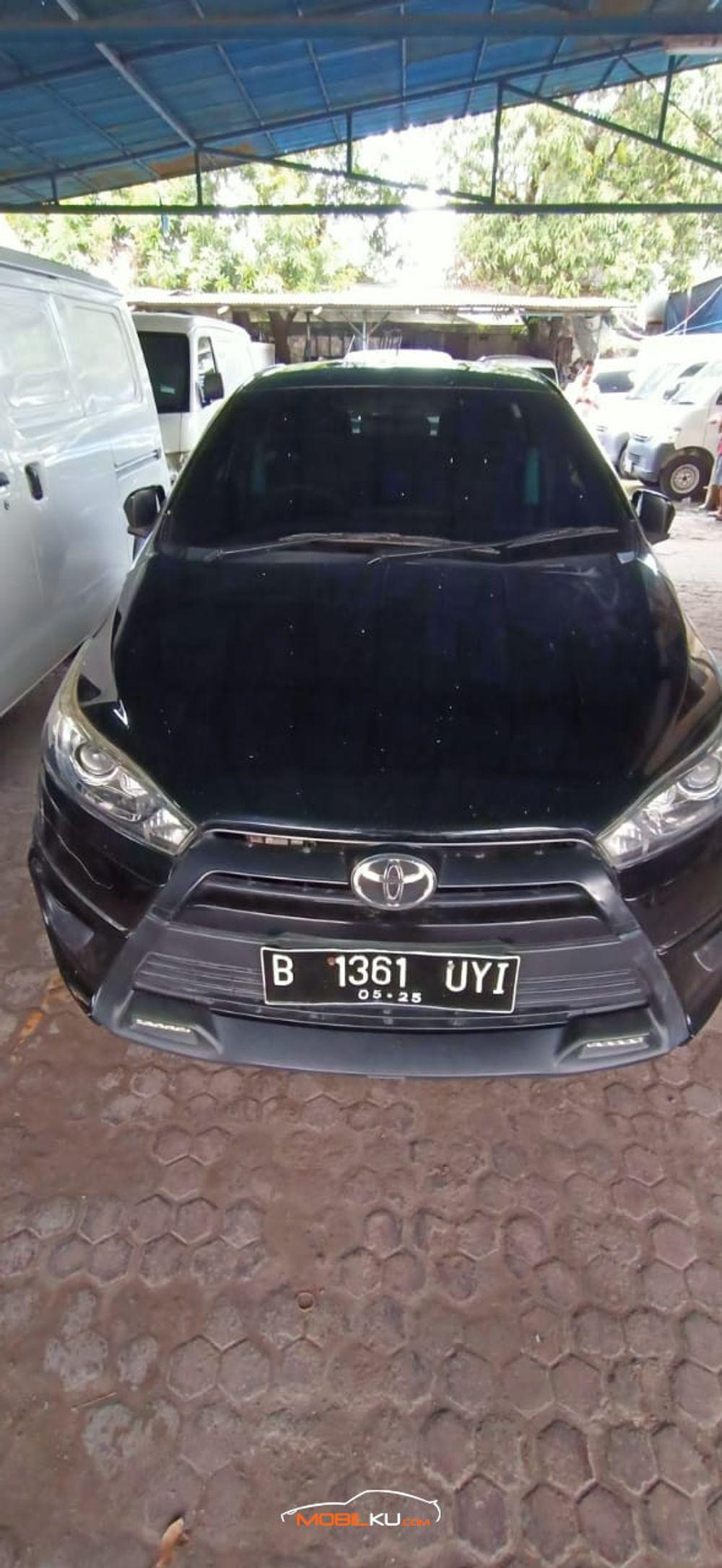 Mobil Toyota Yaris 2015