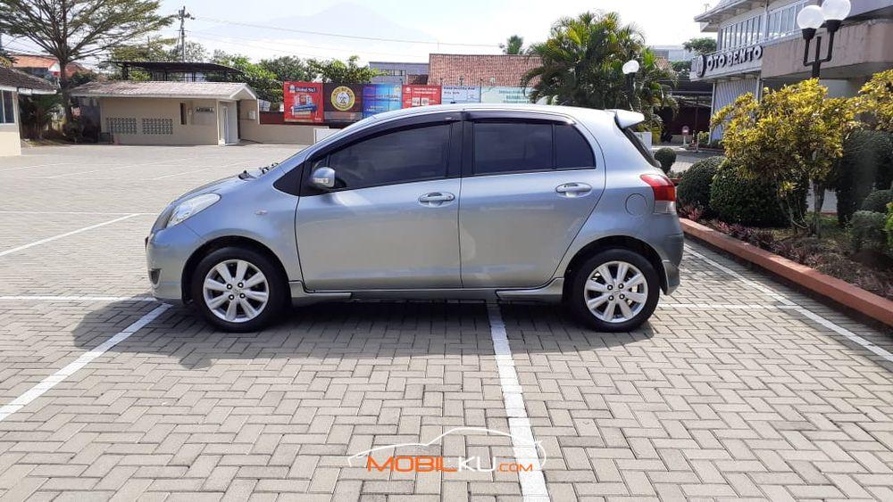 Mobil Toyota Yaris 2010
