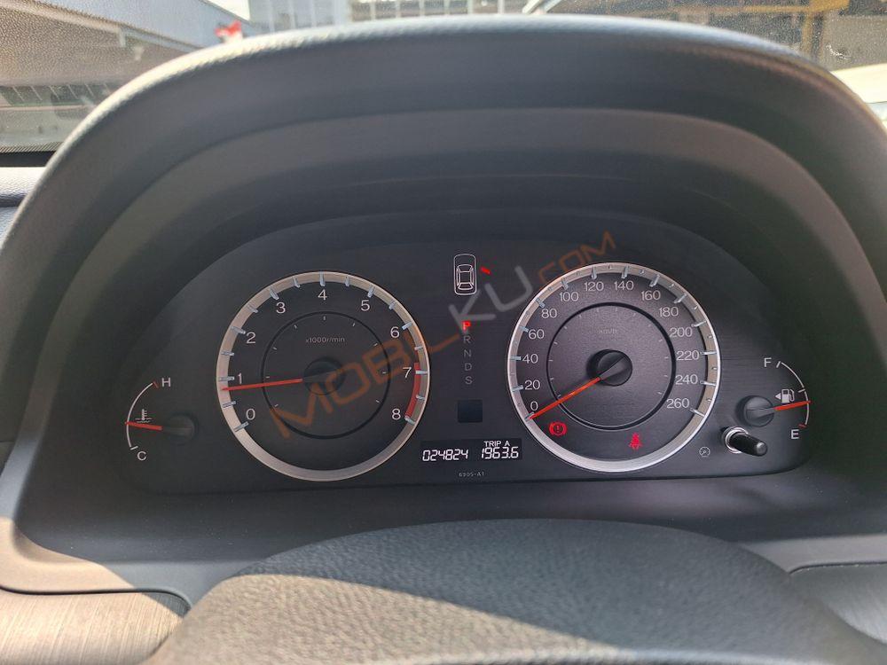 Mobil Honda Accord 2011