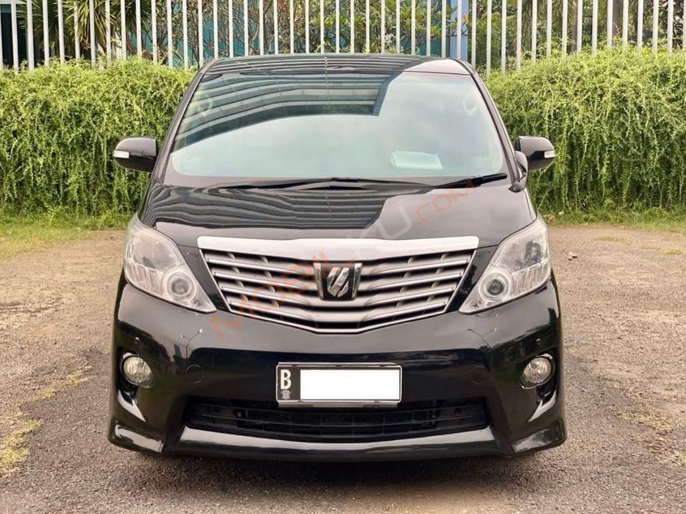 Mobil Toyota Alphard 2009