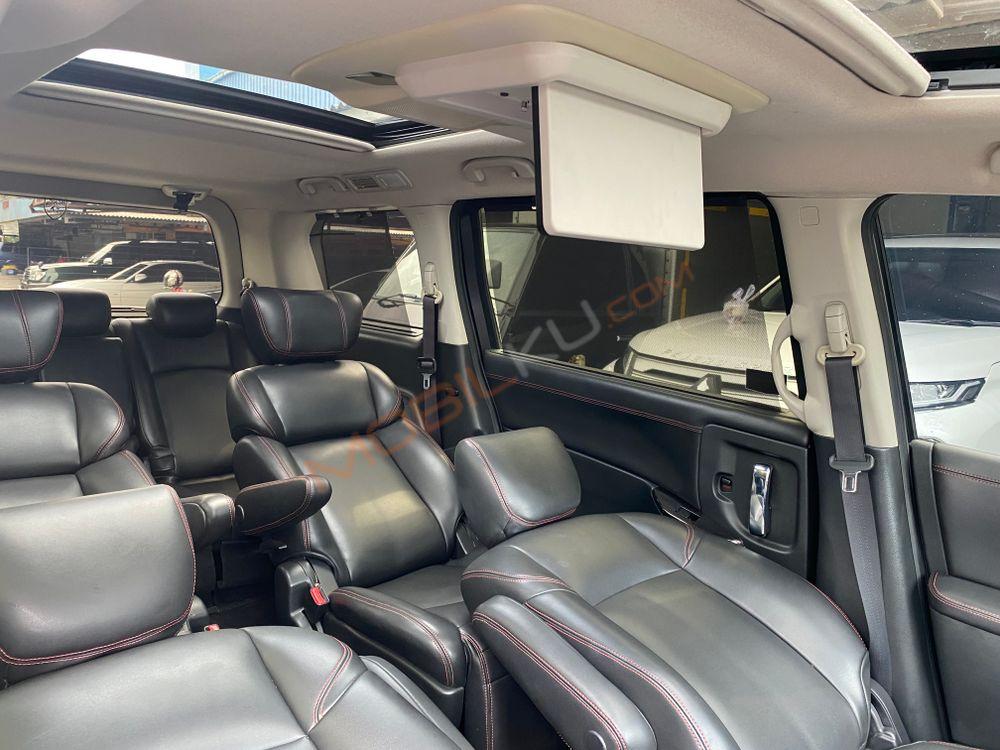 Mobil Nissan Elgrand 2011