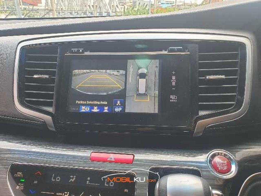 Mobil Honda Odyssey 2017