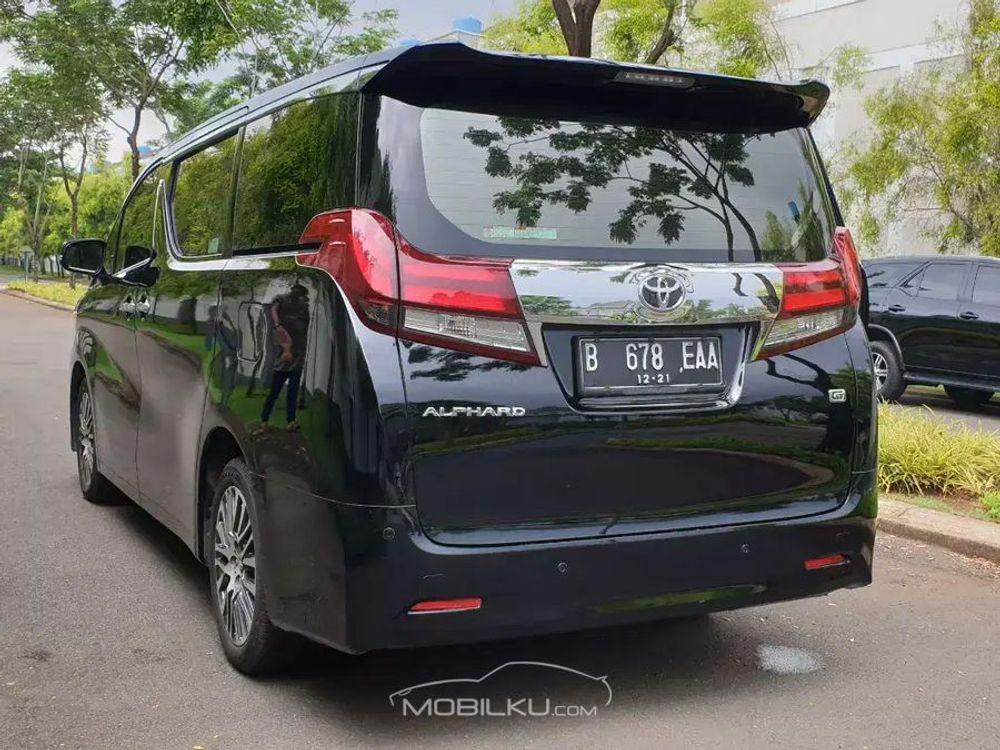 Mobil Toyota Alphard 2016