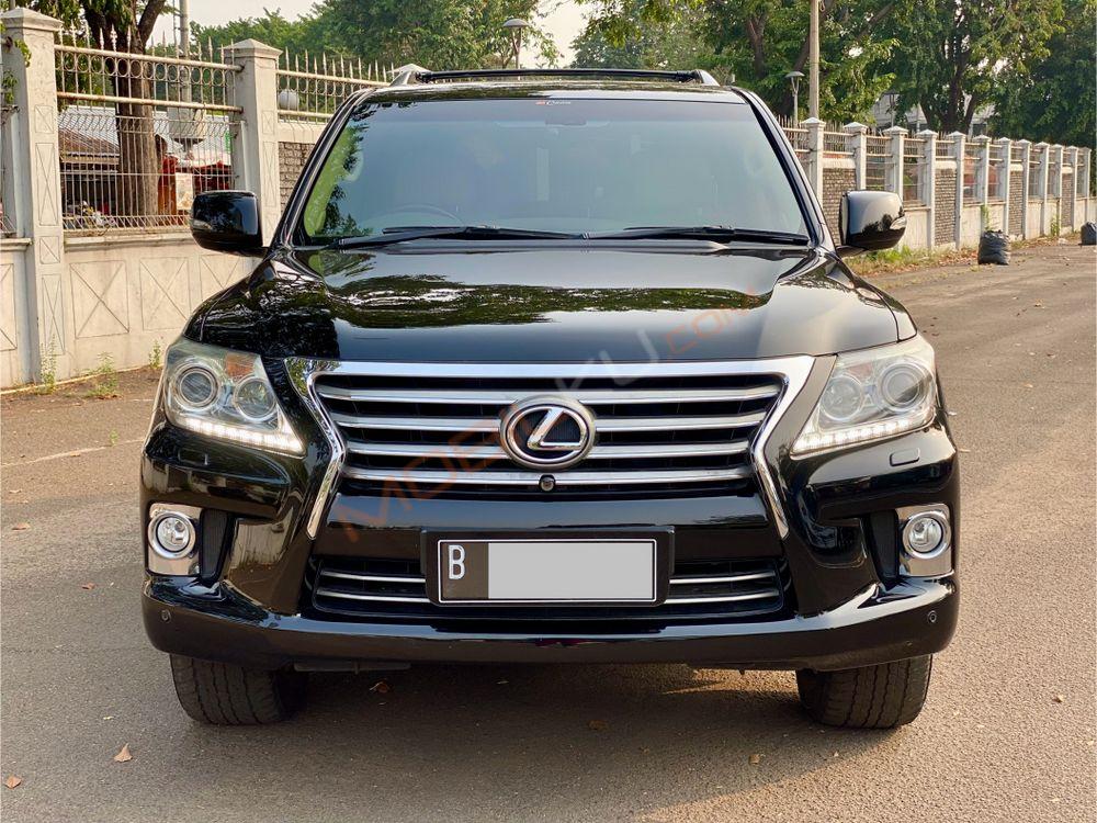 Mobil Lexus LX 2012