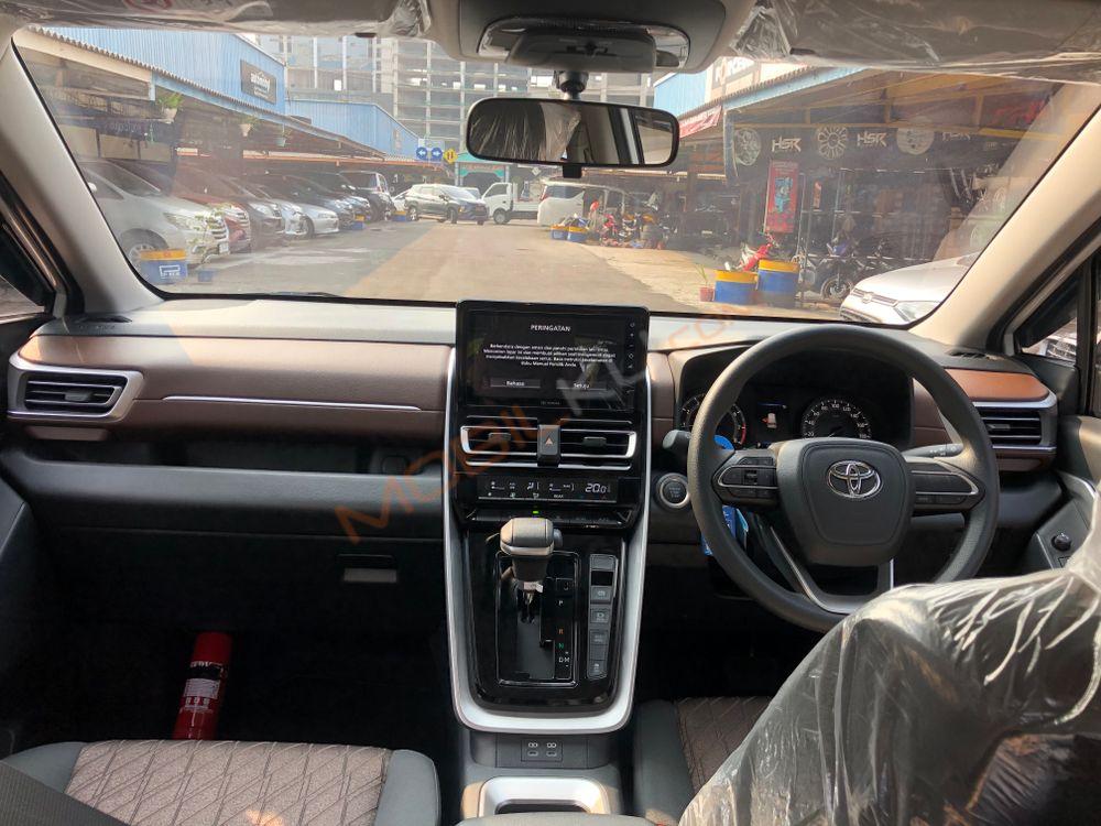 Mobil Toyota Kijang Innova Zenix 2023