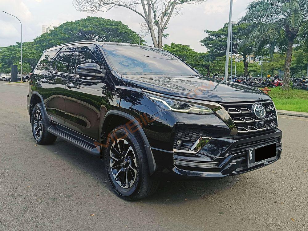 Mobil Toyota Fortuner 2021