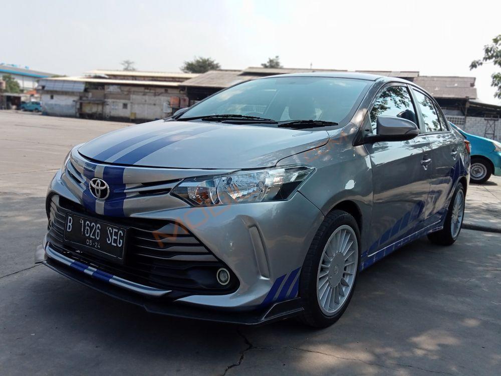 Mobil Toyota Limo 2014