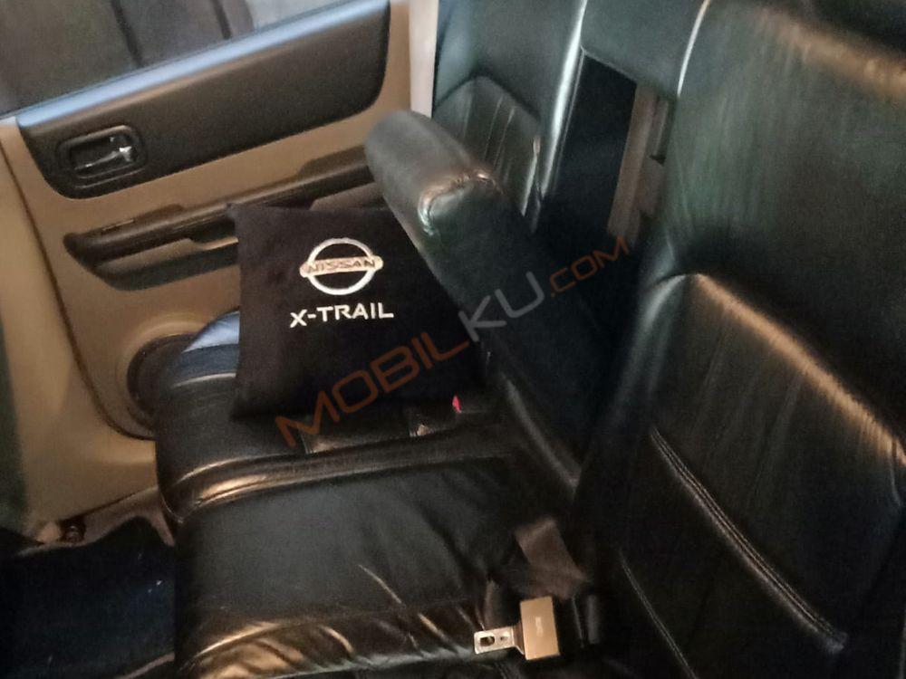 Mobil Nissan X-Trail 2004
