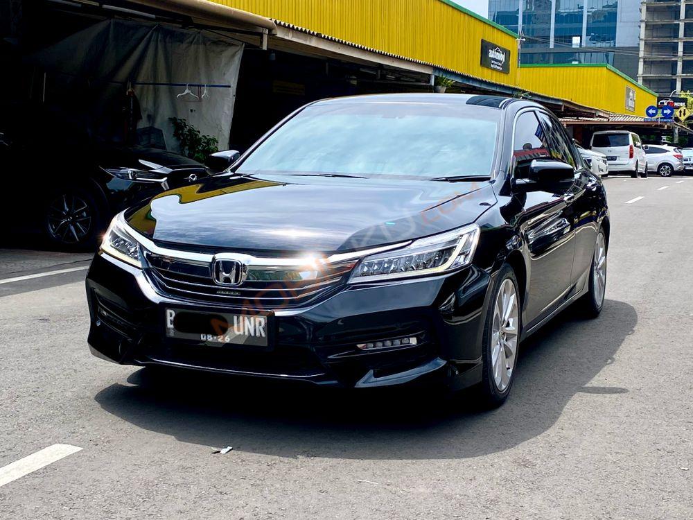 Mobil Honda Accord 2016