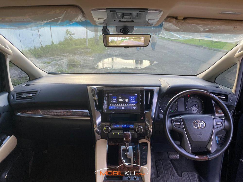 Mobil Toyota Alphard 2018