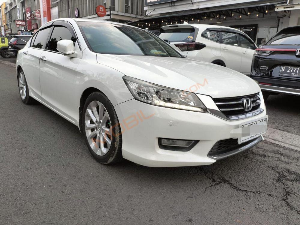 Mobil Honda Accord 2013