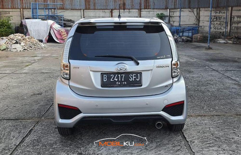 Mobil Daihatsu Sirion 2015