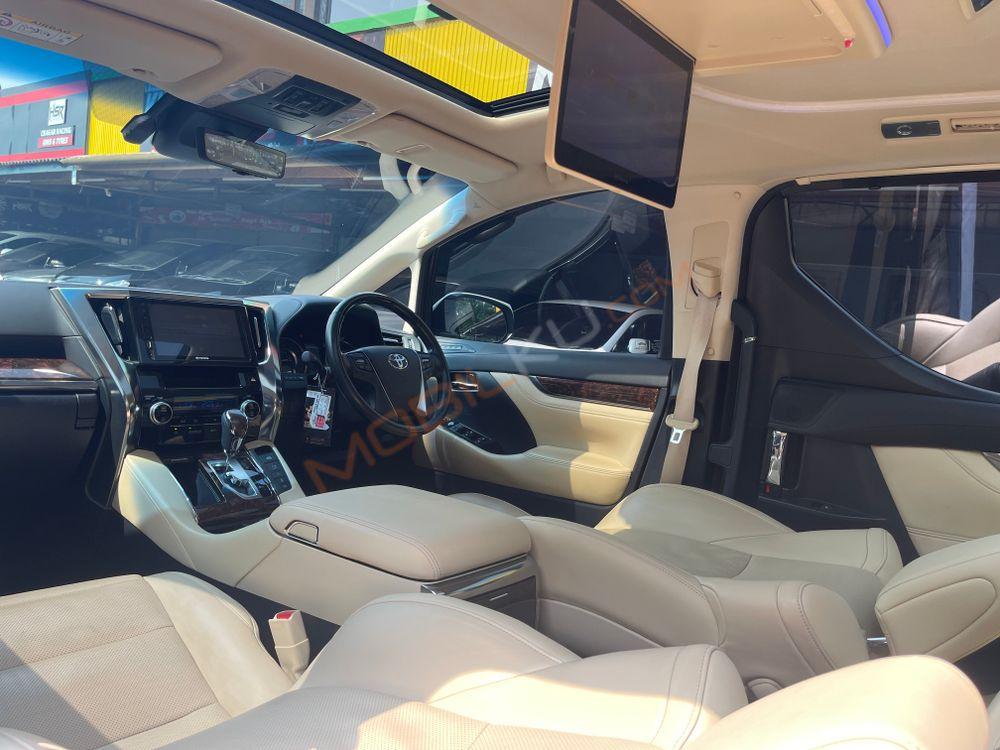 Mobil Toyota Alphard 2020
