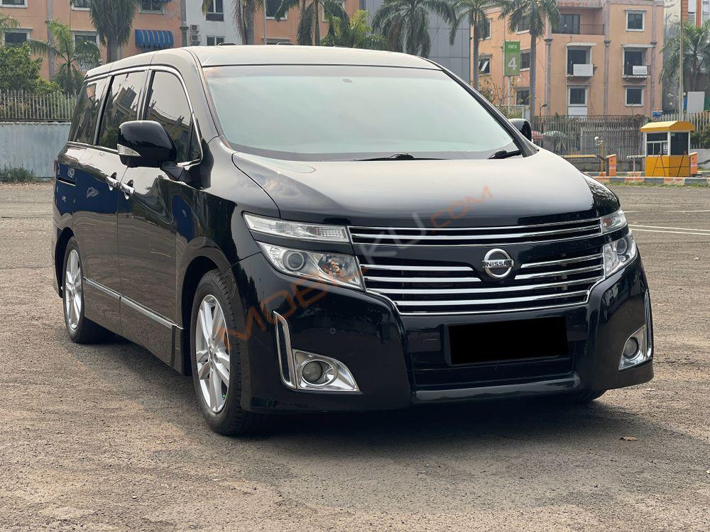 Mobil Nissan Elgrand 2013
