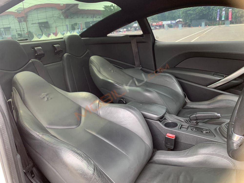 Mobil Peugeot RCZ 2012