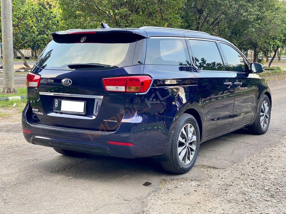 Mobil Kia Sedona 2017