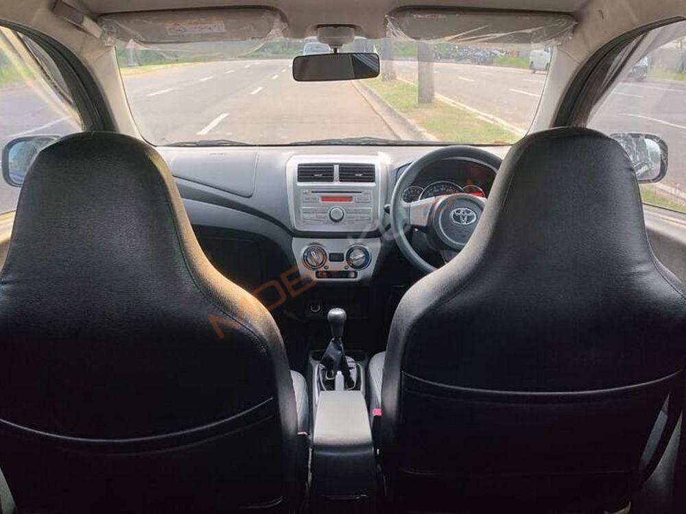 Mobil Toyota Agya 2016