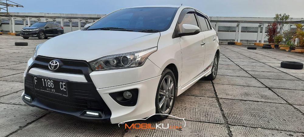 Mobil Toyota Yaris 2015