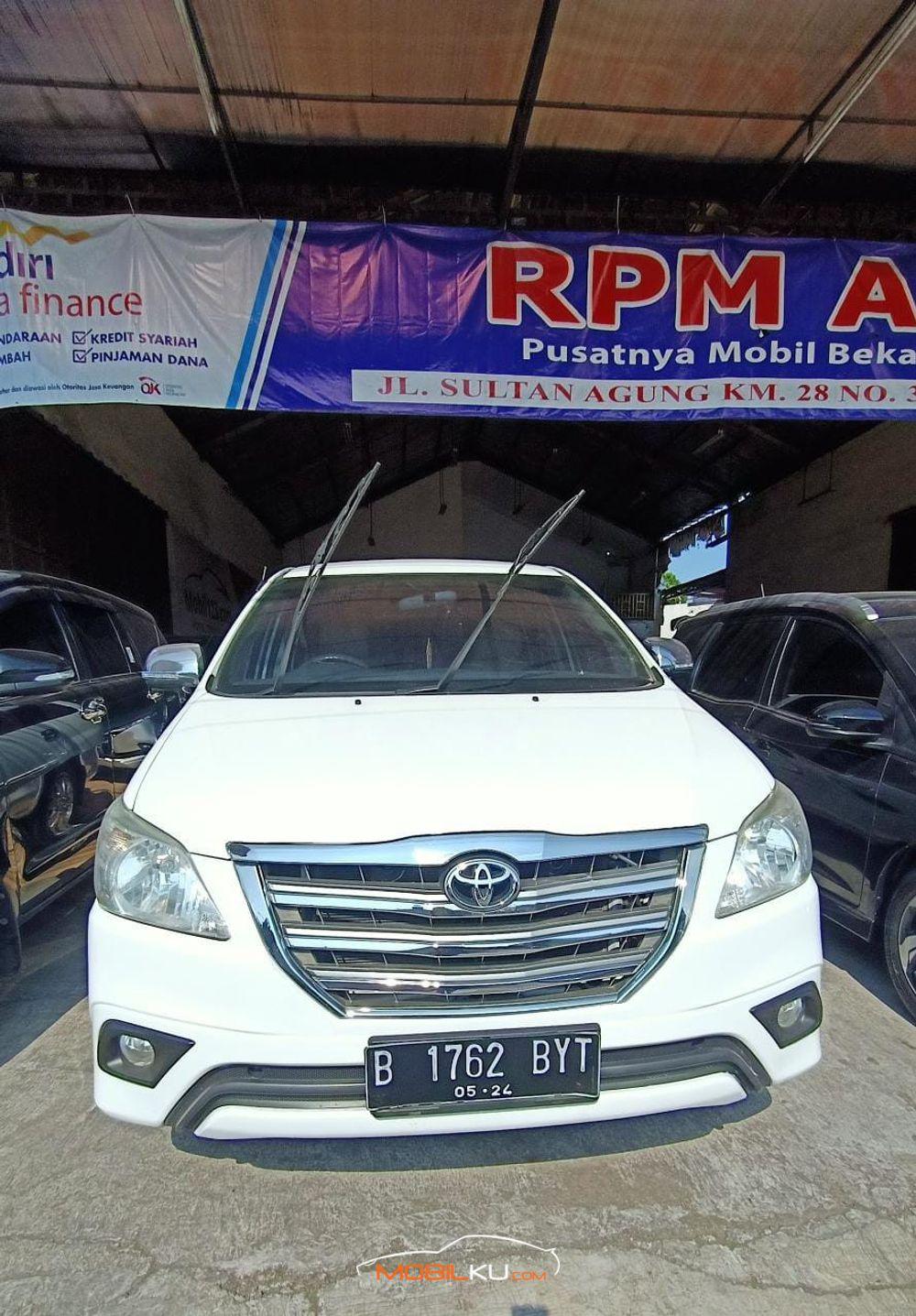 Mobil Toyota Kijang Innova 2017
